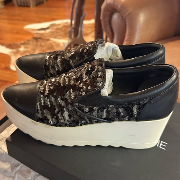 Kendall & Kylie Black Platform Sneaker w/ Sequins. Size 9. Box not included. - Picture 5 of 7